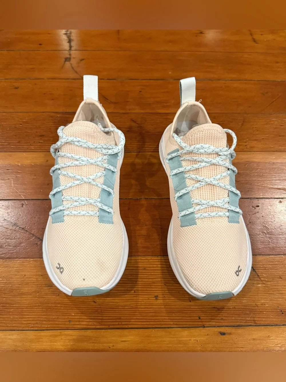 Women’s On Cloudeasy in the Fawn/Surf colorway US size 8.
